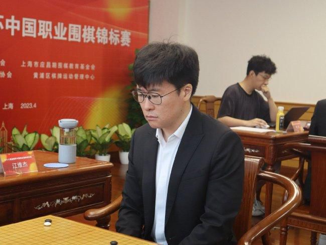 影片以小人物的视角和选择，展现了大时代的历史变迁，也展现出了女性的不屈力量。